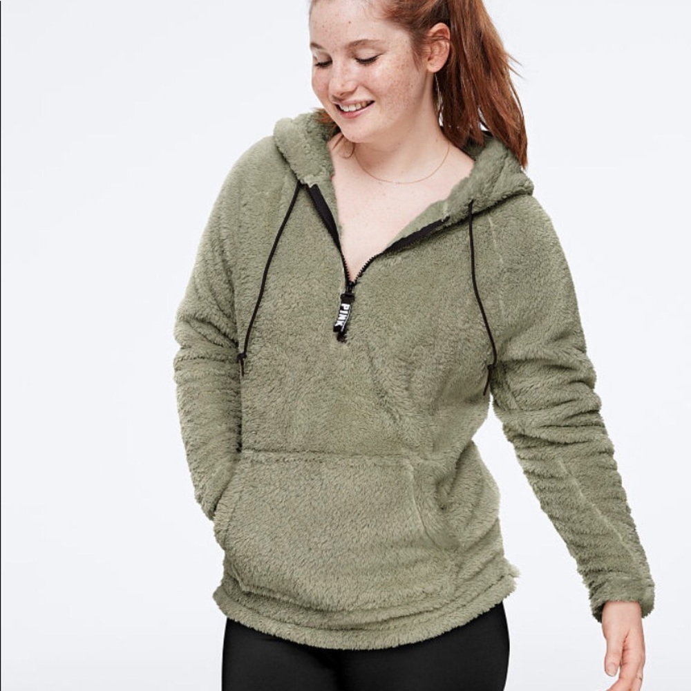 VS PINK HALF ZIP TEDDY PULLOVER